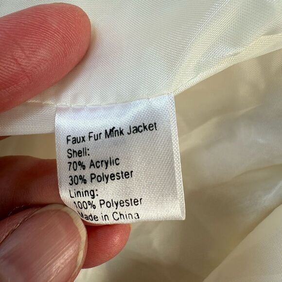 Vintage pllush, snow-white faux mink coat with a dramatic shawl collar. Size M/L - Picture 7 of 8